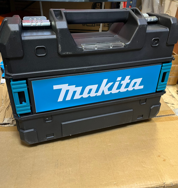 تراز لیزری شارژی ۴ بعدی طرح ماکیتا مدل M16X