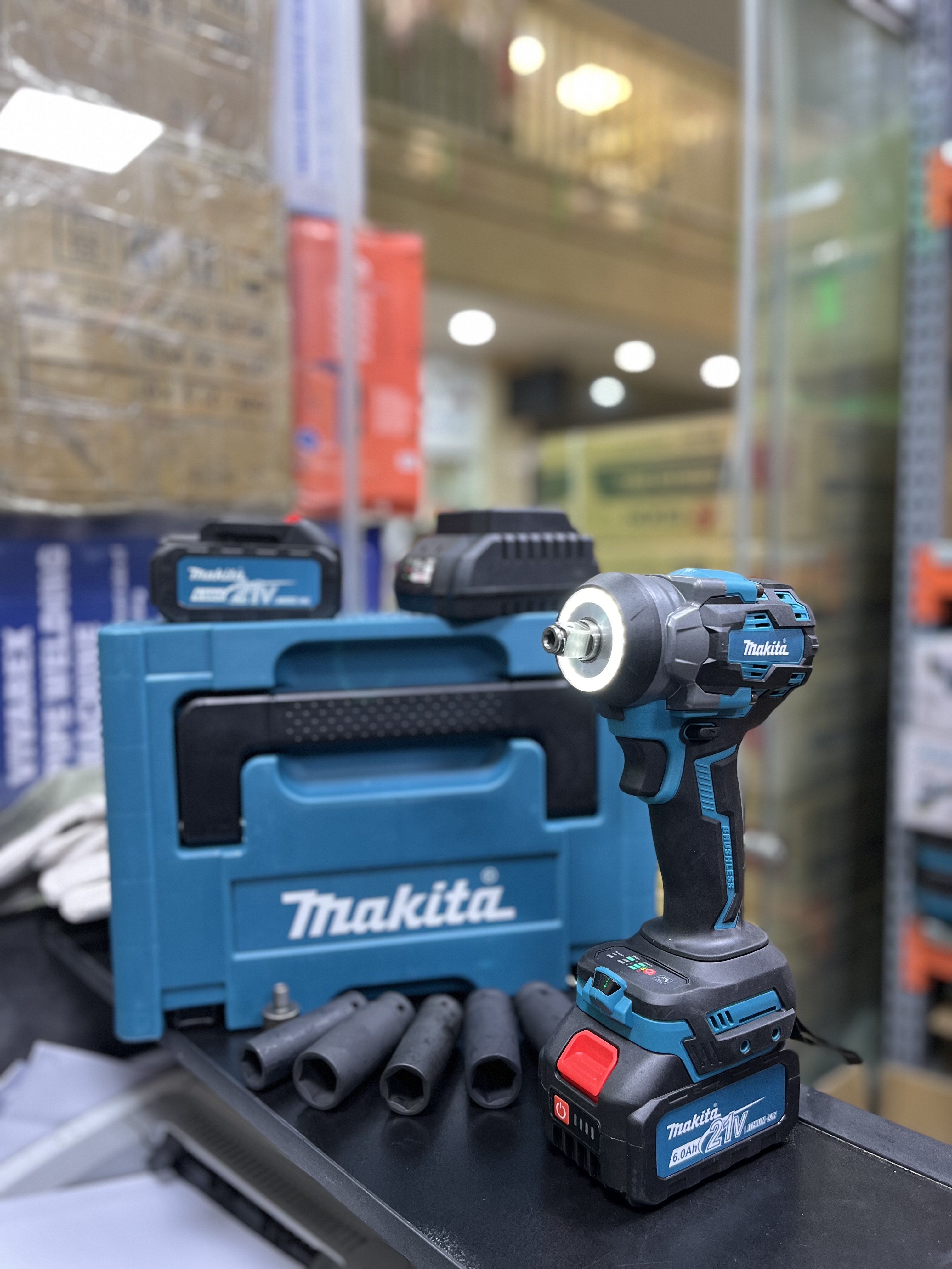 بکس شارژی ۷۵۰ نیوتن براشلس طرح ماکیتا مدل 21V
