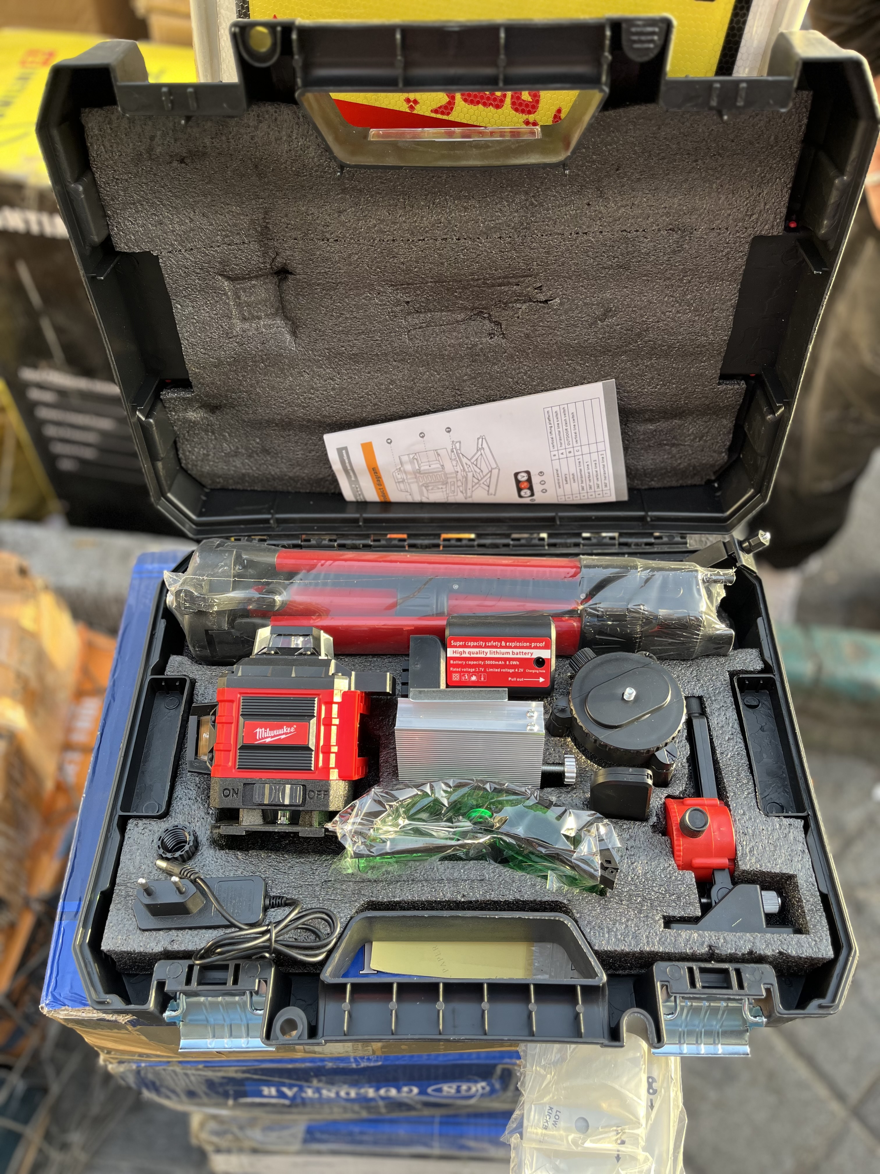 تراز لیزری شارژی ۴ خط طرح میلواکی مدل 4D-16Line