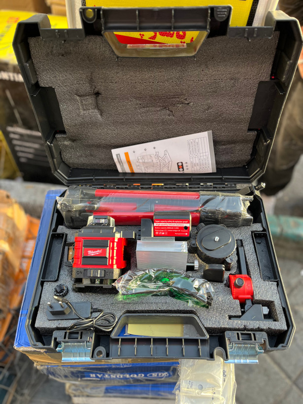 تراز لیزری شارژی ۴ خط طرح میلواکی مدل 4D-16Line